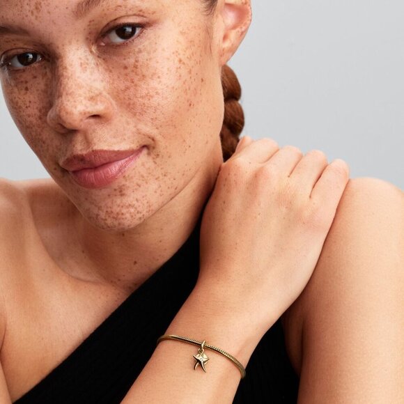 Women's 14k Gold Plating Beautiful Starfish Design Custom-Engraved Bracelet - Picture 4 of 6